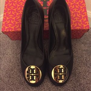Tory Burch Basic Amy Pump Black/Gold Sz 7